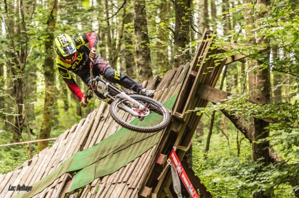 Grégoire Pazdziorko s'adjuge la Lotto DH1 de La Roche !!